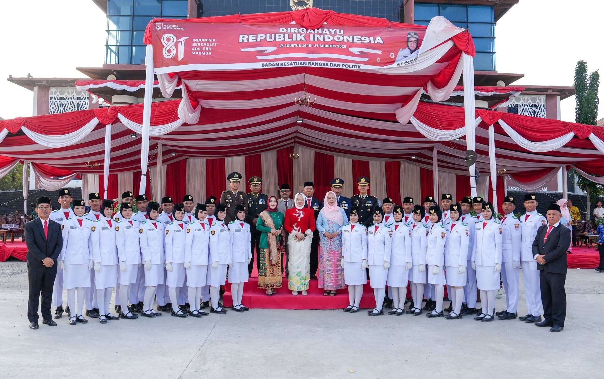 Upacara Penurunan Bendera HUT Republik Indonesia ke-81