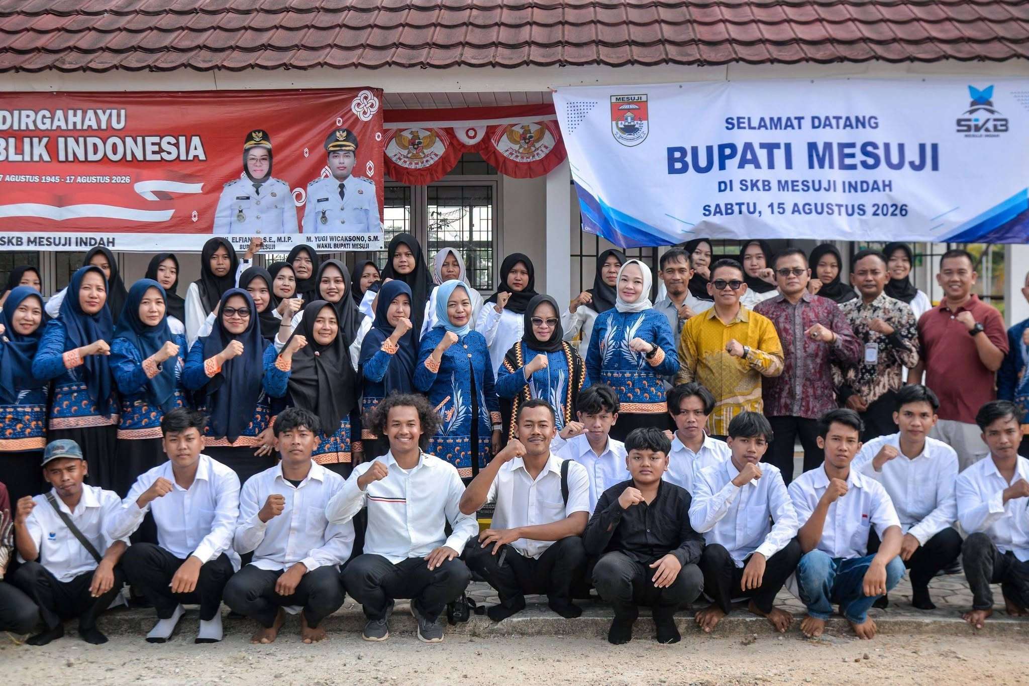 Penyerahan Ijazah dan Alat Tulis Warga Belajar SKB Mesuji Indah