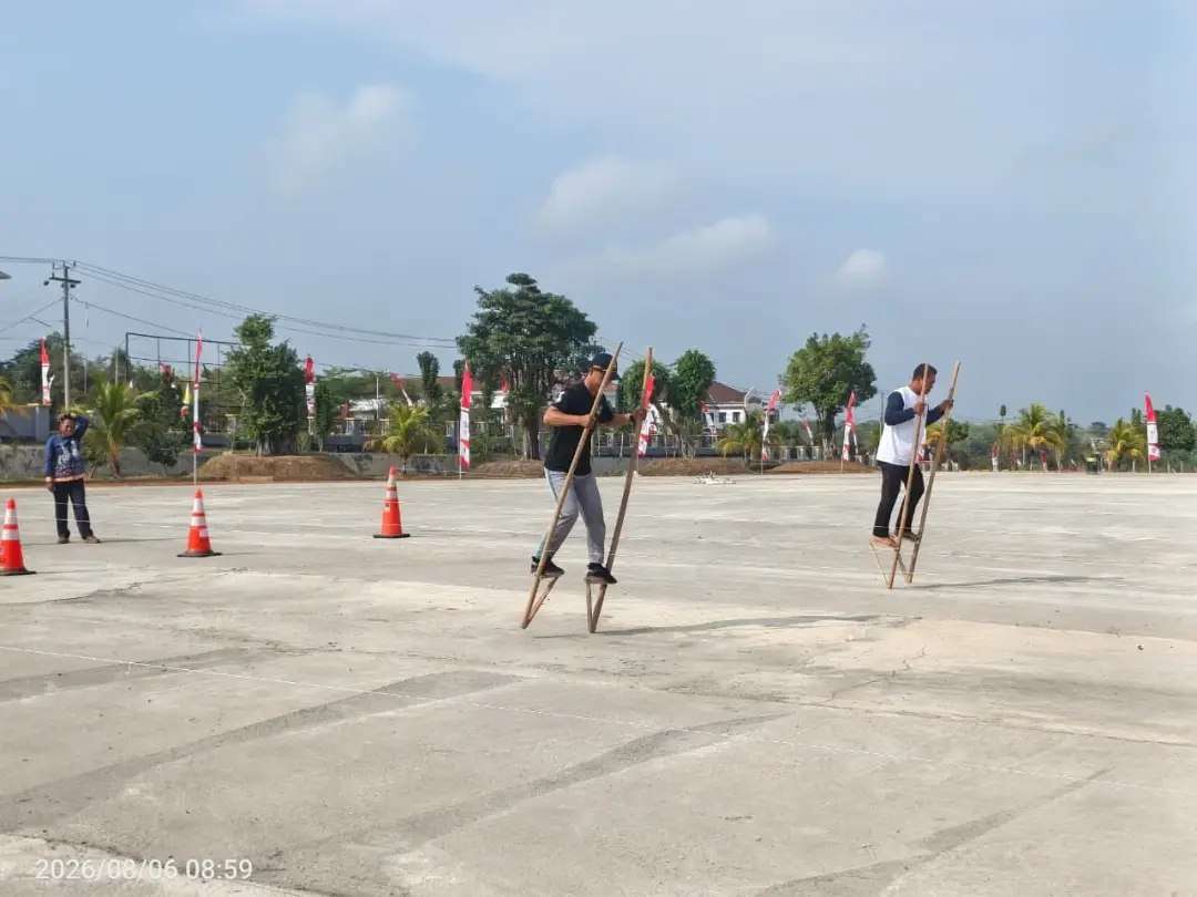 Lomba Egrang dalam rangka menyemarakkan HUT Ke 81 Kemerdekaan RI