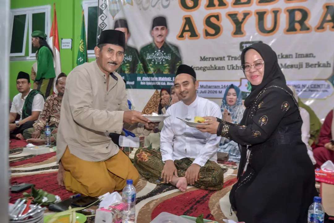 Bupati Mesuji Hj. ELFIANAH, S.E menghadiri acara Grebeg Syura dengan kegiatan Lailatul Ijtima Istighosa dan Ruwatan NU